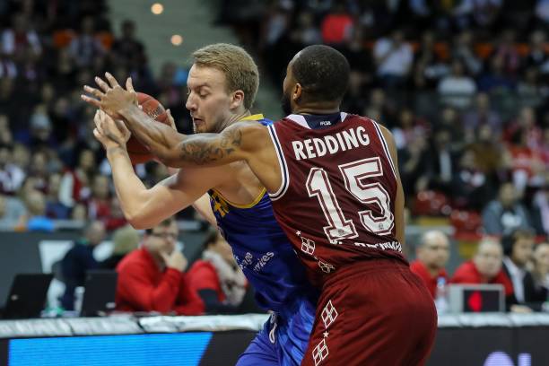 成为他的三 成为他的三