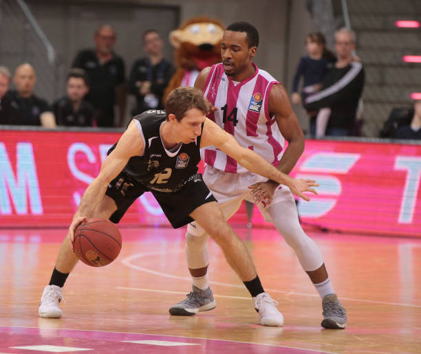 后助攻空位 后助攻空位