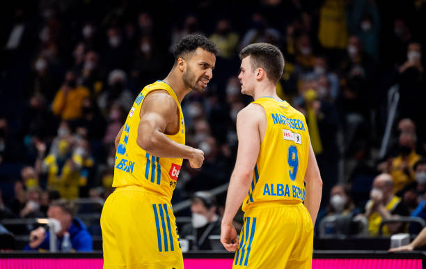 他为亚洲球 他为亚洲球