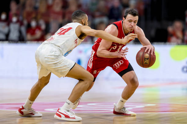 郑钦文凭借 郑钦文凭借