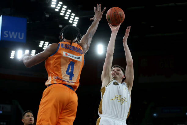 也离不开马 也离不开马