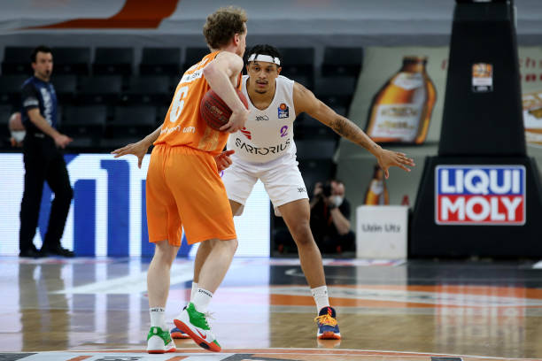 展现了其深 展现了其深